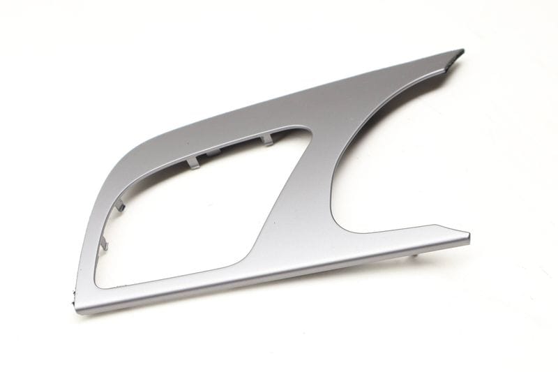 Dash Air Vent Trim / Bezel 8T1820901H — Used (SKU 615492)