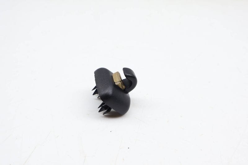 Sun Visor Clip / Bracket 8U0857562 — Used (SKU 709834)