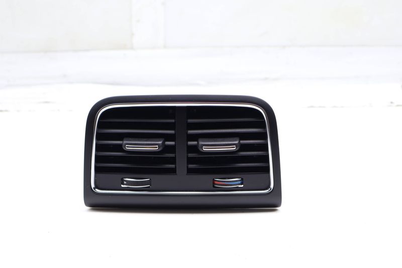 Center Air Vent 8K0819203J — Used (SKU 709976)