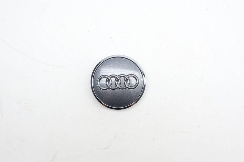 Wheel Center Cap 8W0601170 — Used (SKU 709980)