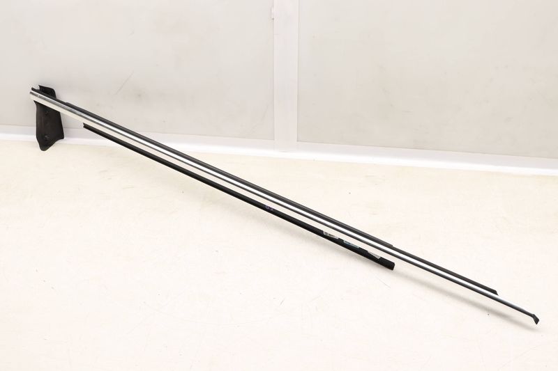 Exterior Door Window Slot Seal / Trim 4G0853284 — Used (SKU 526213)