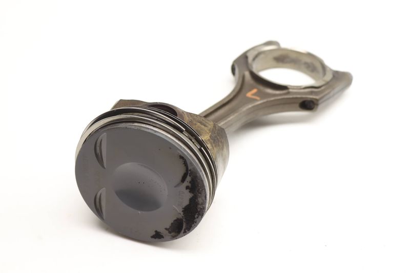 Piston w/ Connecting Rod 079107066DT — Used (SKU 589576)