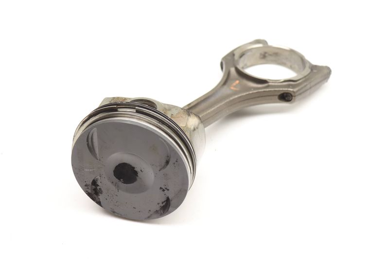 Piston w/ Connecting Rod 079107066DT — Used (SKU 589577)