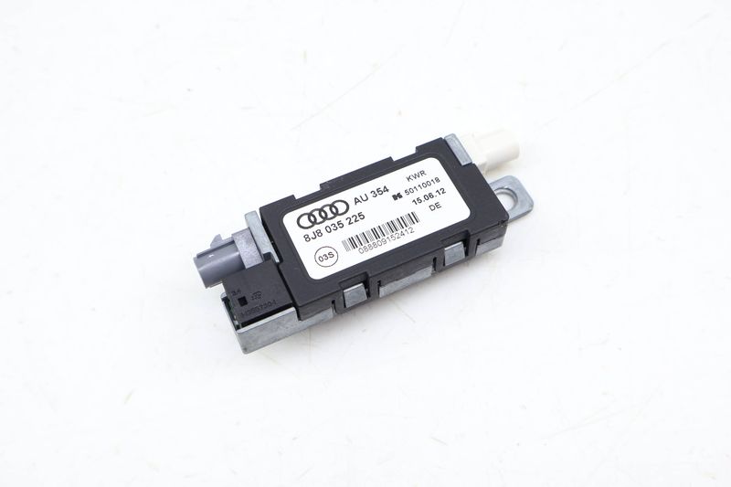 Antenna Booster 8J8035225 — Used (SKU 671683)