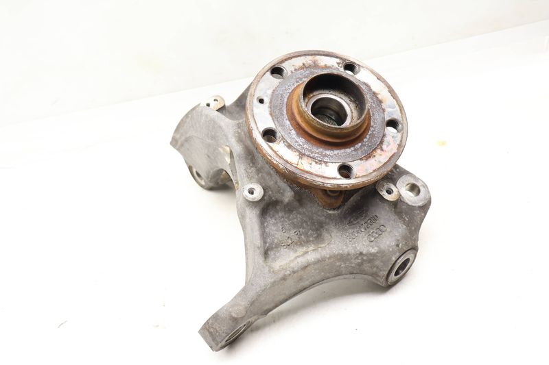 Spindle Knuckle w/ Wheel Bearing 8J0407258D — Used (SKU 671963)