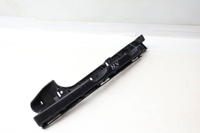 Bumper Bracket / Guide 8J0807484A — Used (SKU 671817)