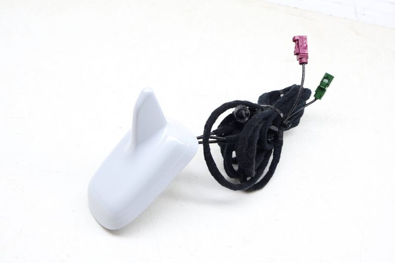 Shark Fin / Roof Antenna 8J8035503B — Used (SKU 671624)