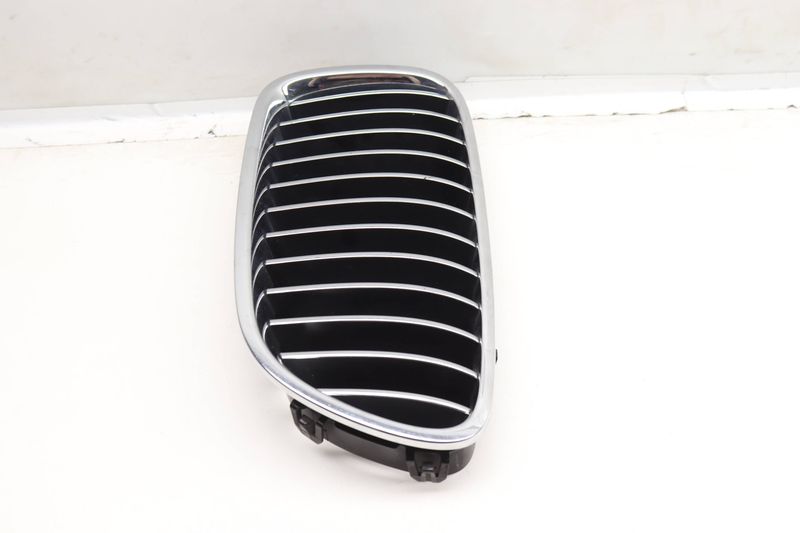 Bumper Grille 51137200727 — Used (SKU 587958)