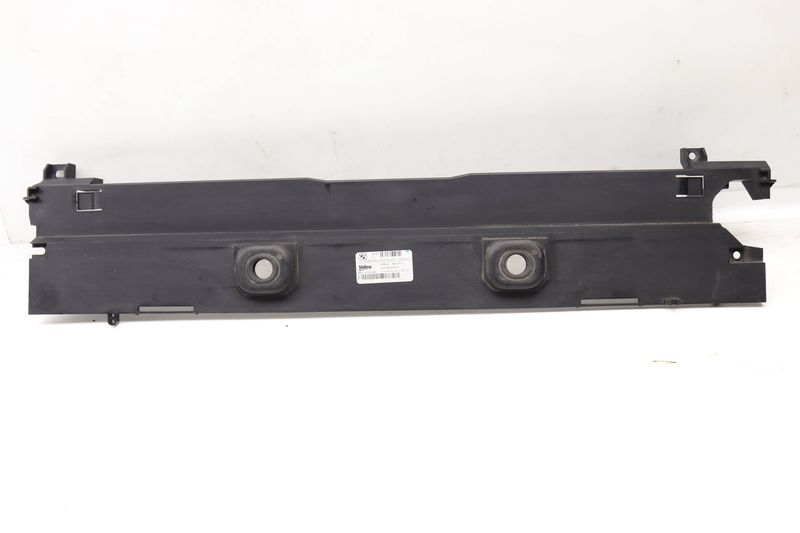 Upper Radiator Mount / Bracket 17117618757 — Used (SKU 587936)