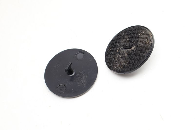 Carpet Floor Mat Fastener / Mount Set (2) 07149166609 — Used (SKU 730742)