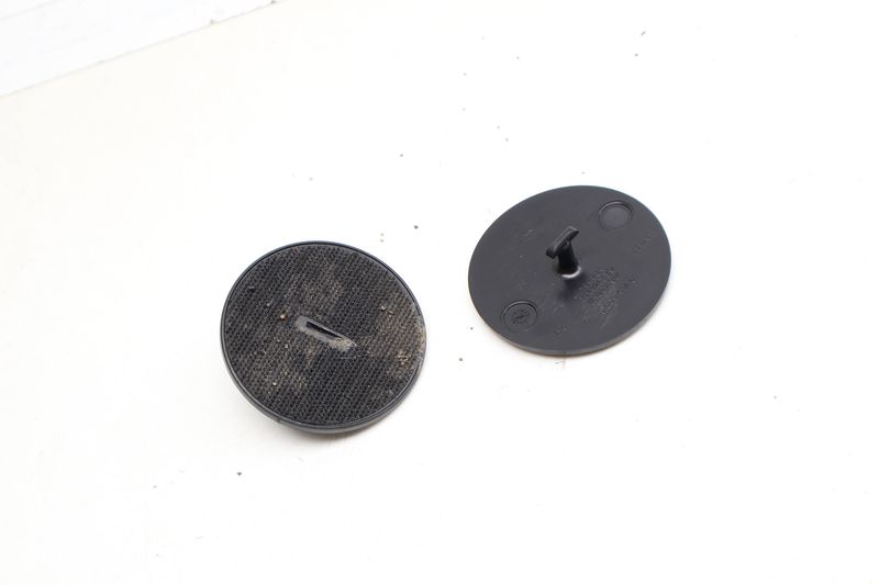 Carpet Floor Mat Fastener / Mount Set (2) 07149166609 — Used (SKU 730743)