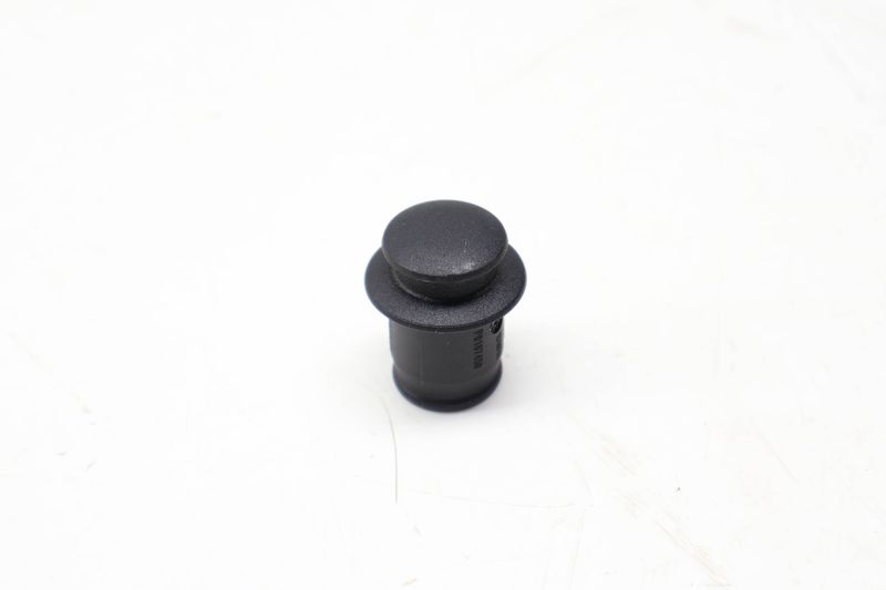 Cigarette Lighter Socket Plug 51167135141 — Used (SKU 730788)