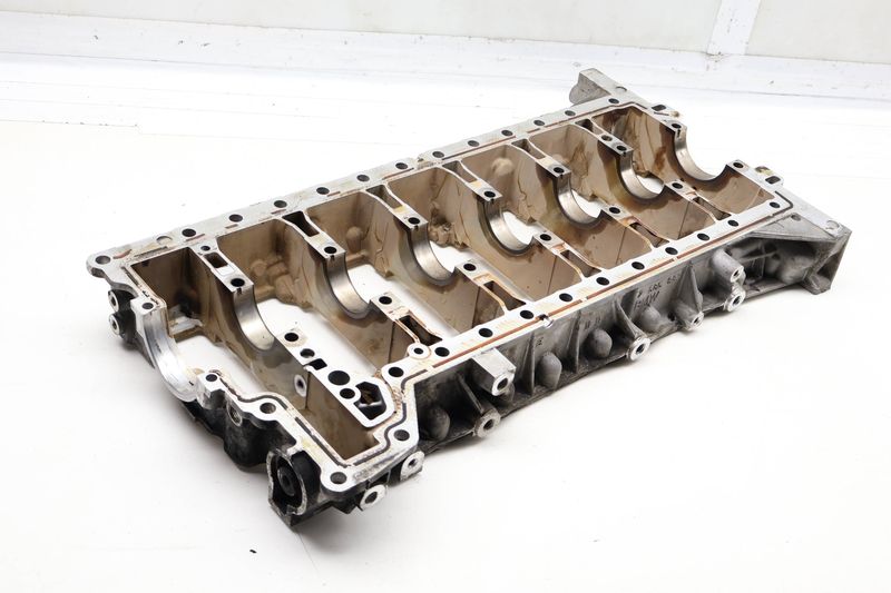 Crankshaft Housing / Lower Engine Block 11117585986 — Used (SKU 731147)