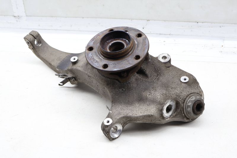 Spindle Knuckle w/ Wheel Bearing 31216777751 — Used (SKU 731276)