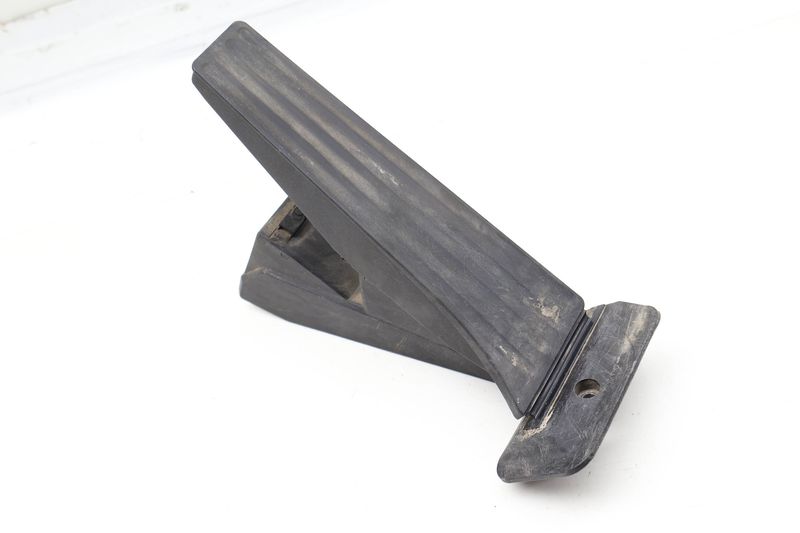 Gas Pedal / Accelerator Module 35426858574 — Used (SKU 730939)