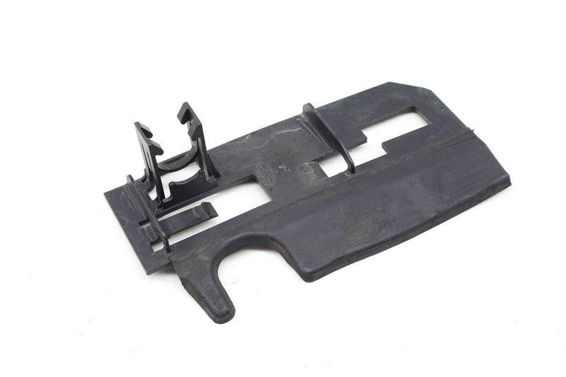 Lower Radiator Coolant Hose / Line Mount Bracket 17127613139 — Used (SKU 731032)
