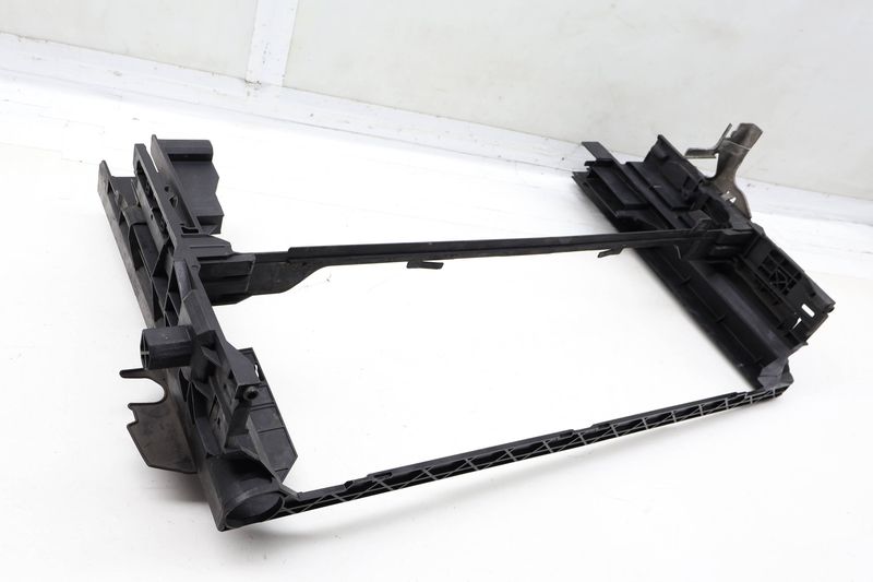 Lower Radiator Mount Bracket / Carrier 17117804617 — Used (SKU 731086)
