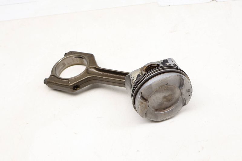 Piston / Connecting Rod 11258619196 — Used (SKU 731149)