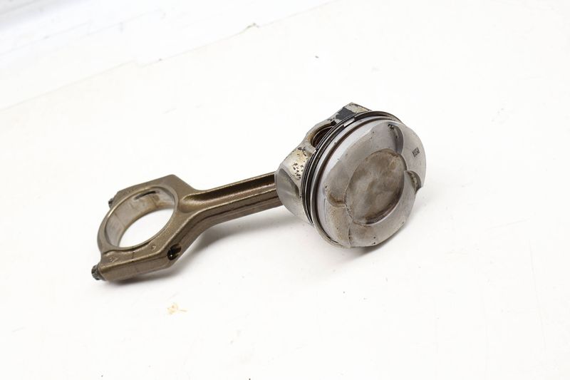 Piston / Connecting Rod 11258619196 — Used (SKU 731151)