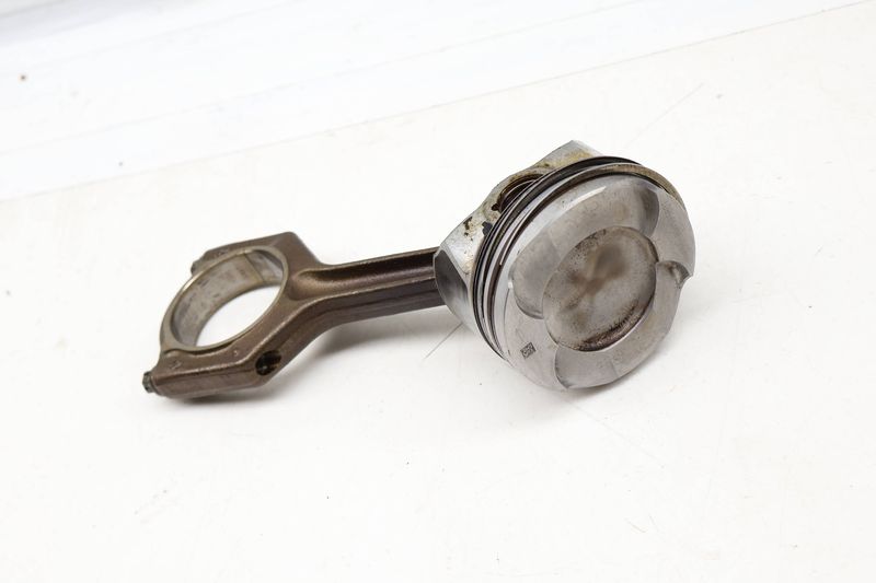 Piston / Connecting Rod 11258619196 — Used (SKU 731152)