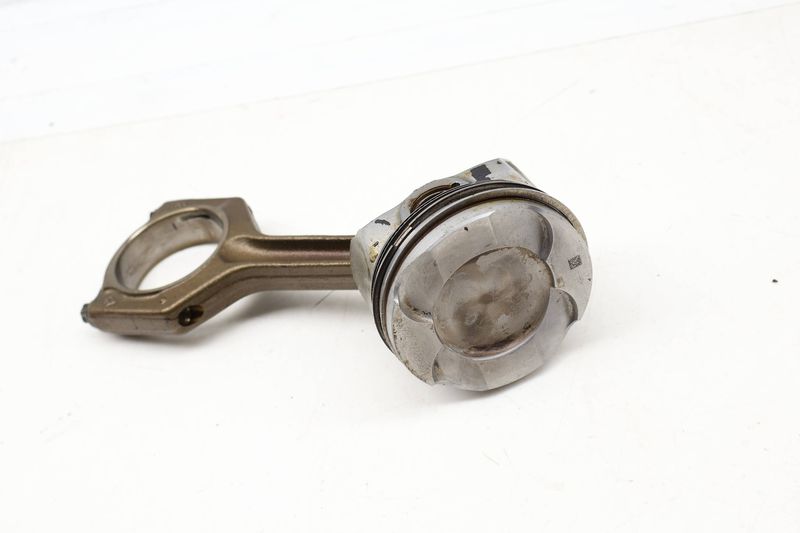 Piston / Connecting Rod 11258619196 — Used (SKU 731154)
