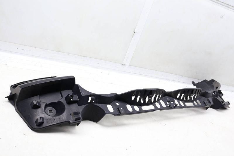 Bumper Guide / Bracket (CENTER) 51127906292 — Used (SKU 731287)