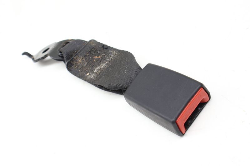 Center Seat Buckle / Receiver 72117238665 — Used (SKU 730873)