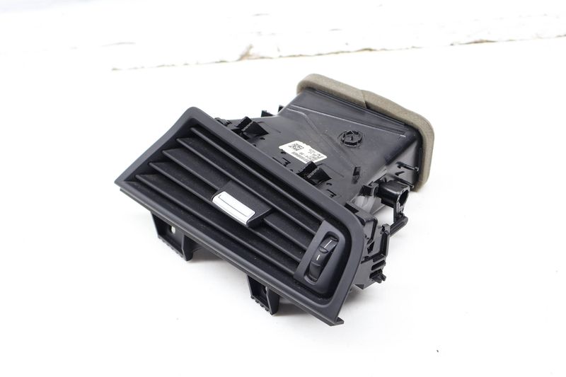 Dash Air Vent 64229166884 — Used (SKU 730870)