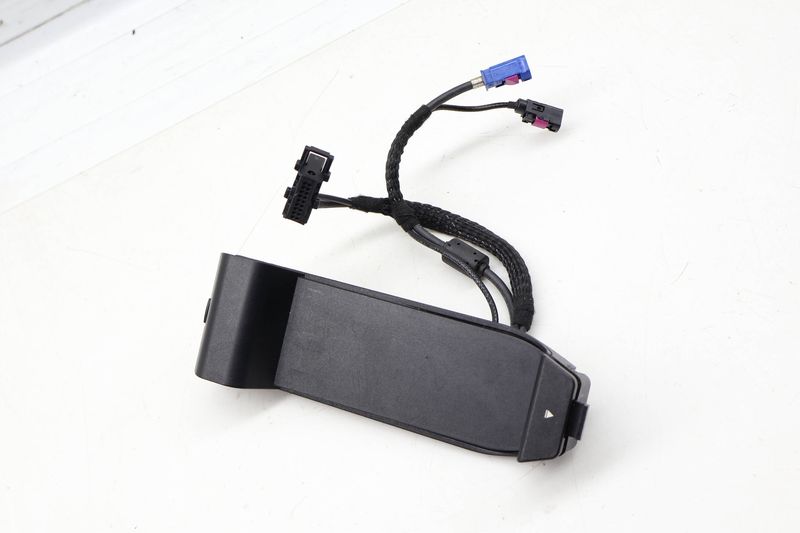 Smartphone Base Plate / Adapter 84109220651 — Used (SKU 730754)