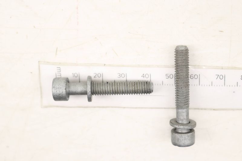 Isa Screw / Bolt Set (2) 07129905537 — Used (SKU 481693)