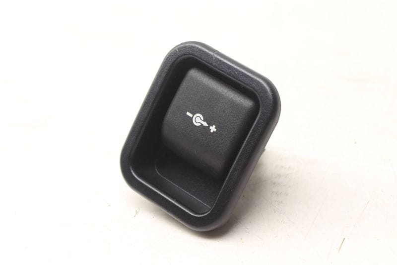 Power Outlet 61347040621 — Used (SKU 549837)