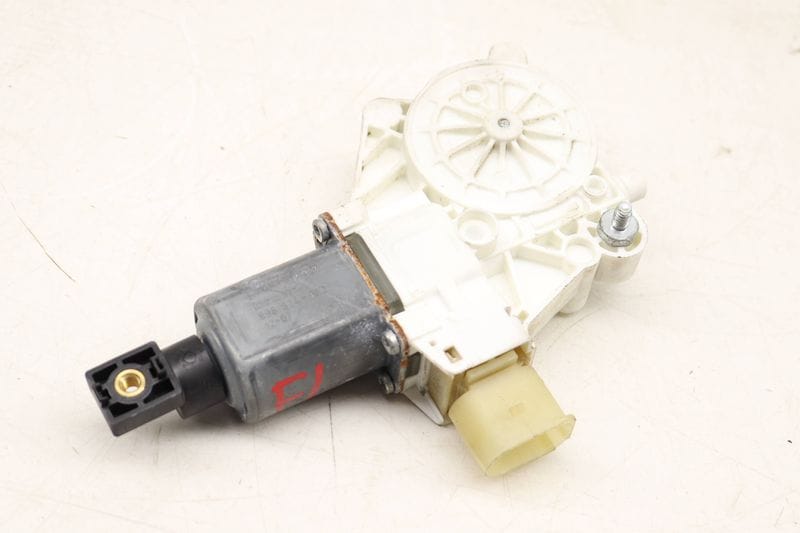 Window Lifter Motor 67626927027 — Used (SKU 482847)