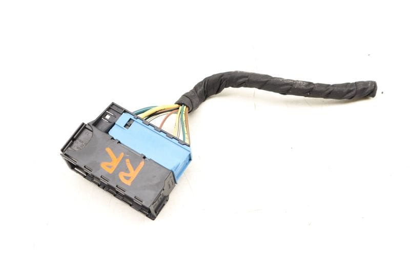 Door Wiring Harness Connector / Plug 6925547 — Used (SKU 499389)