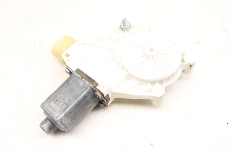 Window Lifter Motor 67626927028 — Used (SKU 499360)