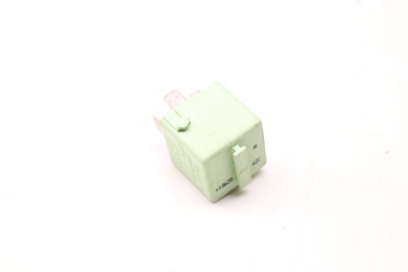 Relay 61368373700 — Used (SKU 599396)