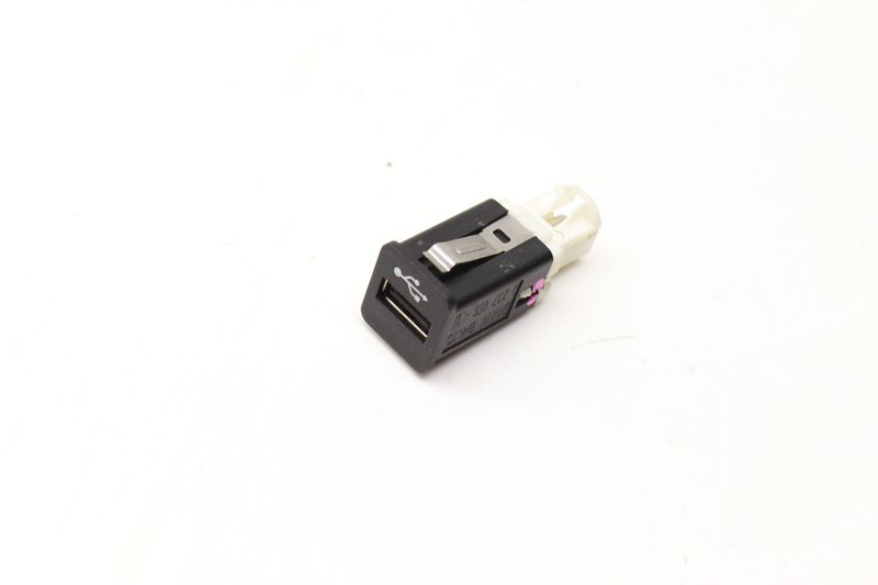 USB Socket / Port 84109237656 — Used (SKU 599519)