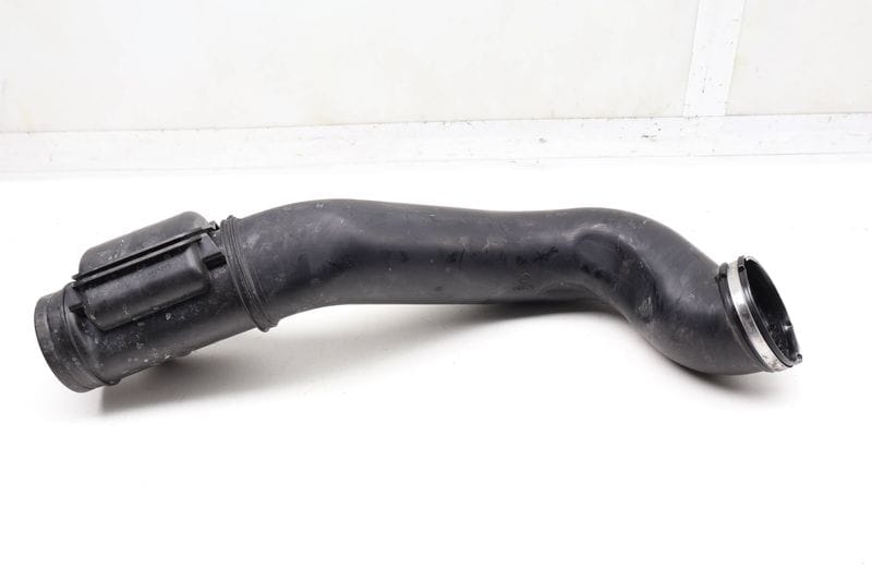 Air Intake Duct / Tube 13717613823 — Used (SKU 712265)