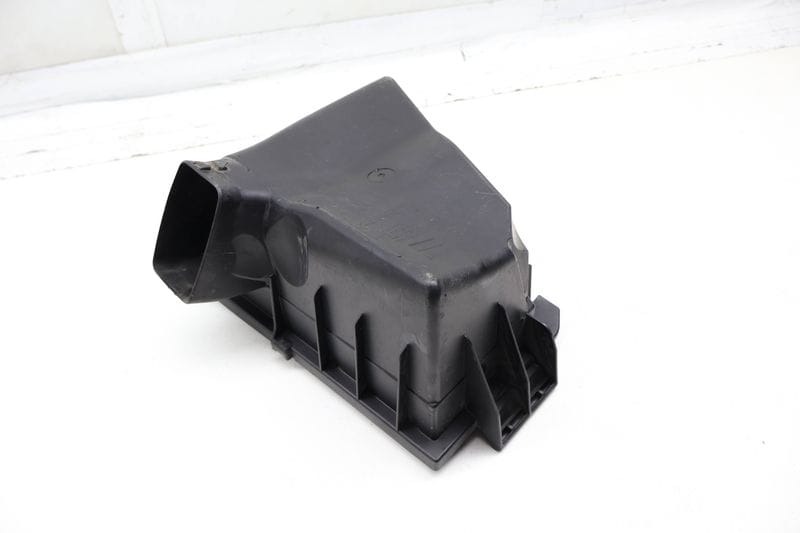 Engine Air Filter Box / Housing (UPPER) 13717613822 — Used (SKU 712215)
