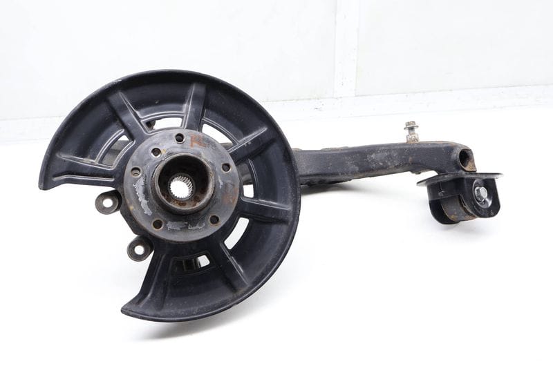 Spindle Knuckle w/ Wheel Bearing 33326783109 — Used (SKU 712200)