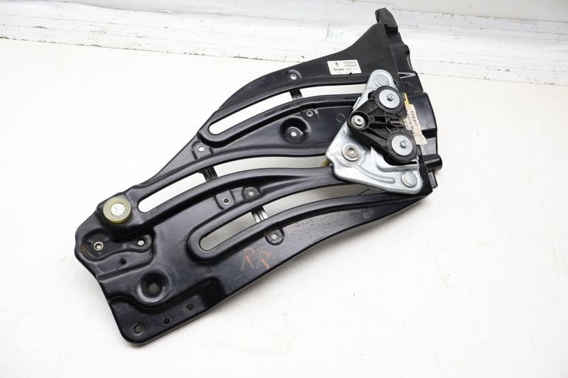 Quarter Panel Window Regulator 51377198308 — Used (SKU 712118)