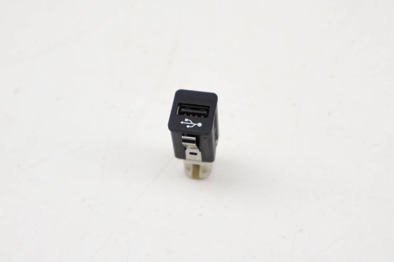 USB Socket / Port 84109237656 — Used (SKU 711732)