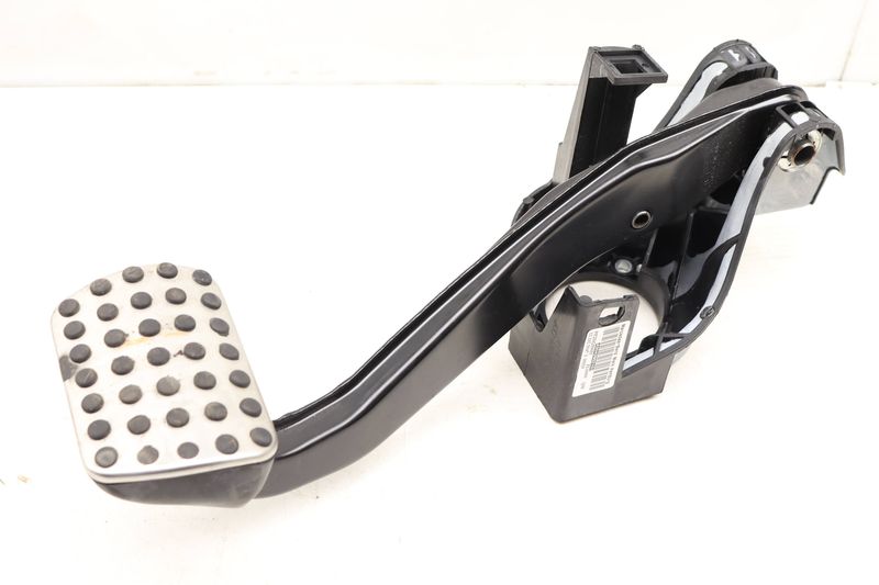 Brake Pedal Assembly 2042902101 — Used (SKU 484252)