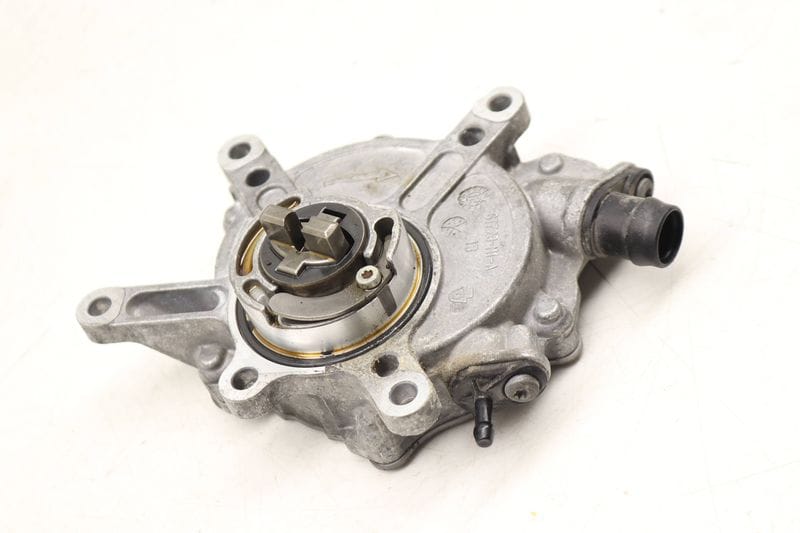 Engine Vacuum Pump 2762300065 — Used (SKU 480896)