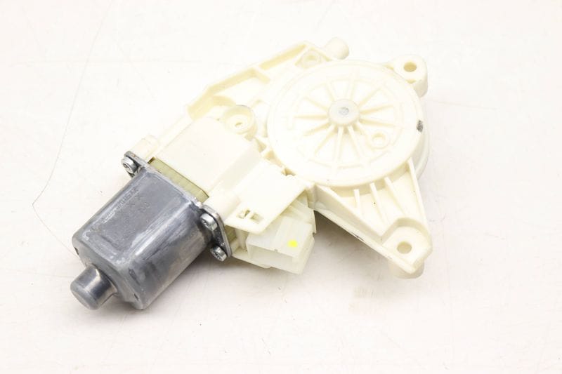 Power Window Motor 2048200542 — Used (SKU 480611)
