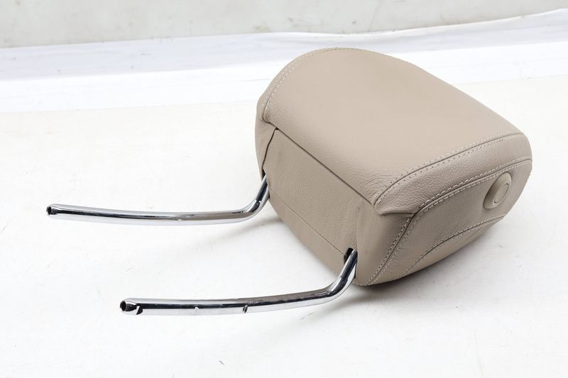 Seat Headrest / Head Rest 1669704150 — Used (SKU 662683)