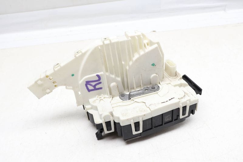 Door Latch / Lock Actuator 2047302935 — Used (SKU 662231)