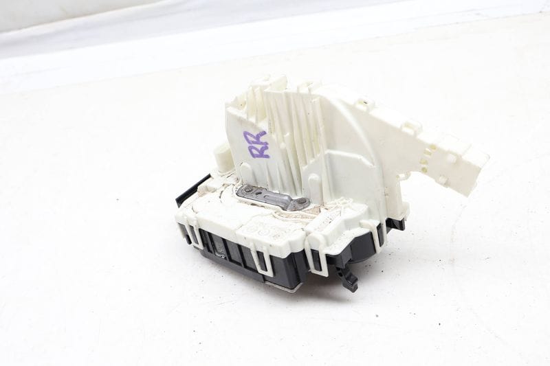 Door Latch / Lock Actuator 2047303035 — Used (SKU 662477)