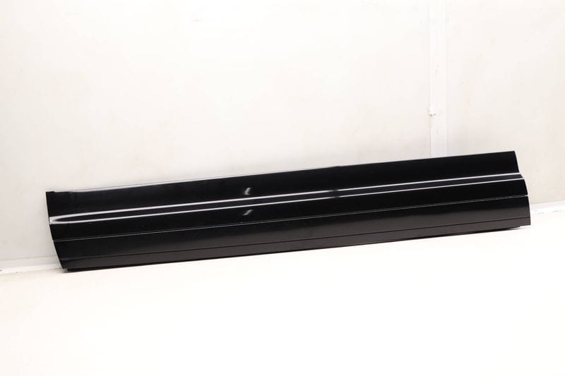 Lower Door Molding / Blade 7P5837787M — Used (SKU 604775)