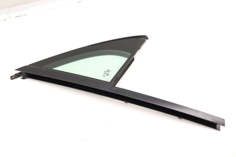 Door Quarter Window Glass / Seal 7P0845114D — Used (SKU 604780)