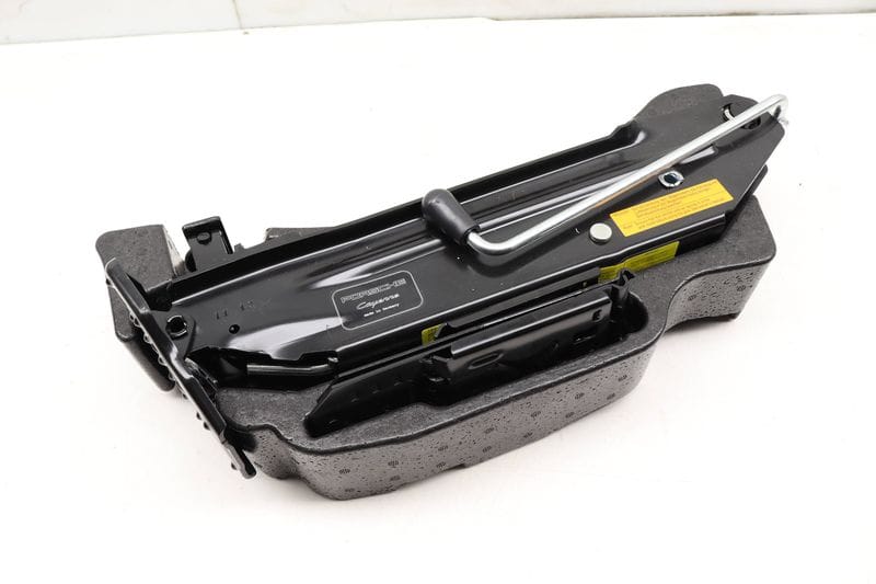 Jack w/ Housing 7P5012178 — Used (SKU 439465)